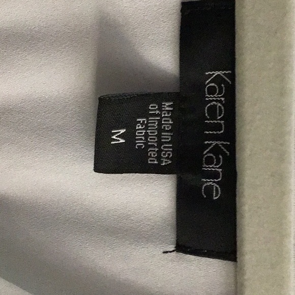Karen Kane high low top with button up sleeves size M - Picture 2 of 3